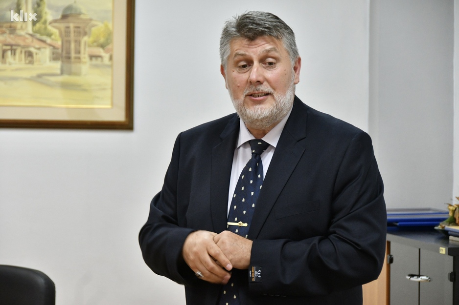 Enver Hadžiahmetović, ministar komunalne privrede, infrastrukture, prostornog uređenja, građenja i zaštite okoliša (Foto: I. Š./Klix.ba)