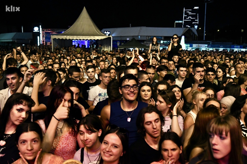 (FOTO) Sjajna atmosfera na Live stage festivalu, nastupili Psihomodopop, Konvoj i Crvena Jabuka, Life.ba
