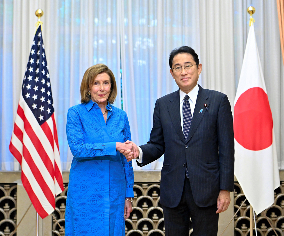 Nancy Pelosi i Fumio Kishida (Foto: EPA-EFE)