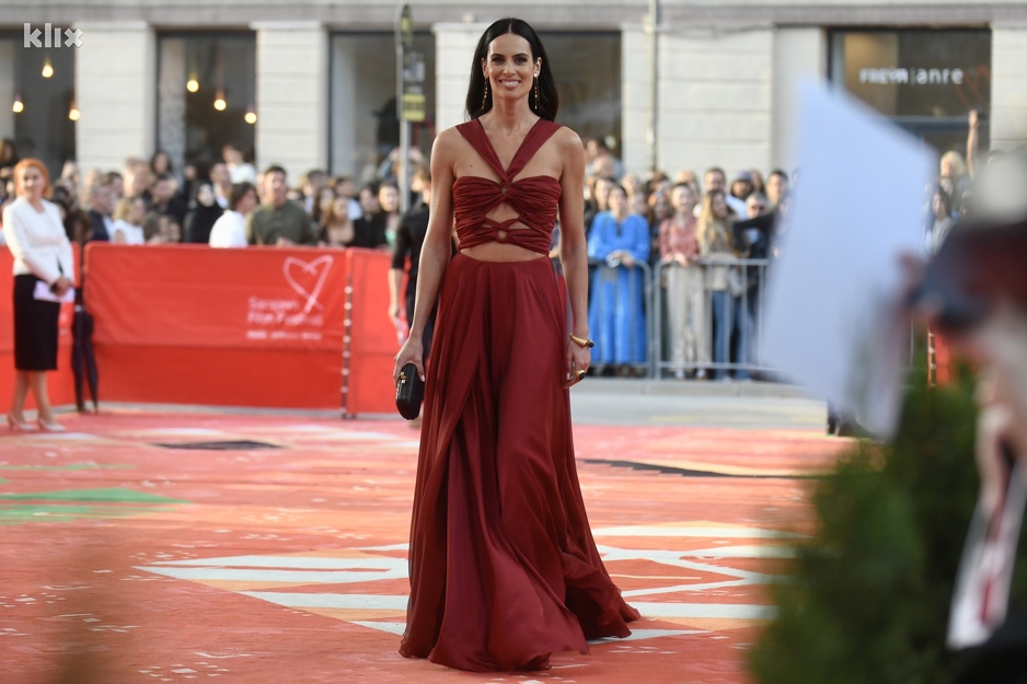 Sarah Čerkez na crvenom tepihu (Foto: D. S./Klix.ba)