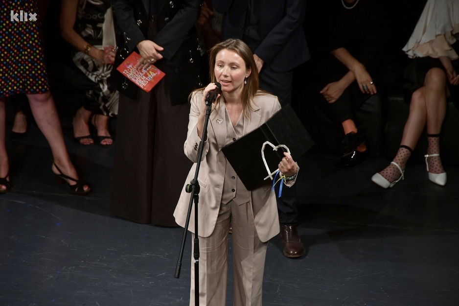 Maryna Er Gorbach nakon nagrade za najbolju režiju (Foto: I. Š./Klix.ba)
