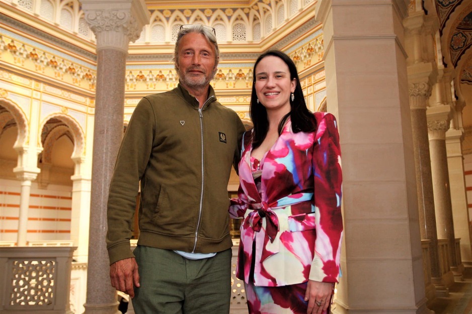 Mads Mikkelsen i Benjamina Karić u Vijećnici (Foto: Facebook)