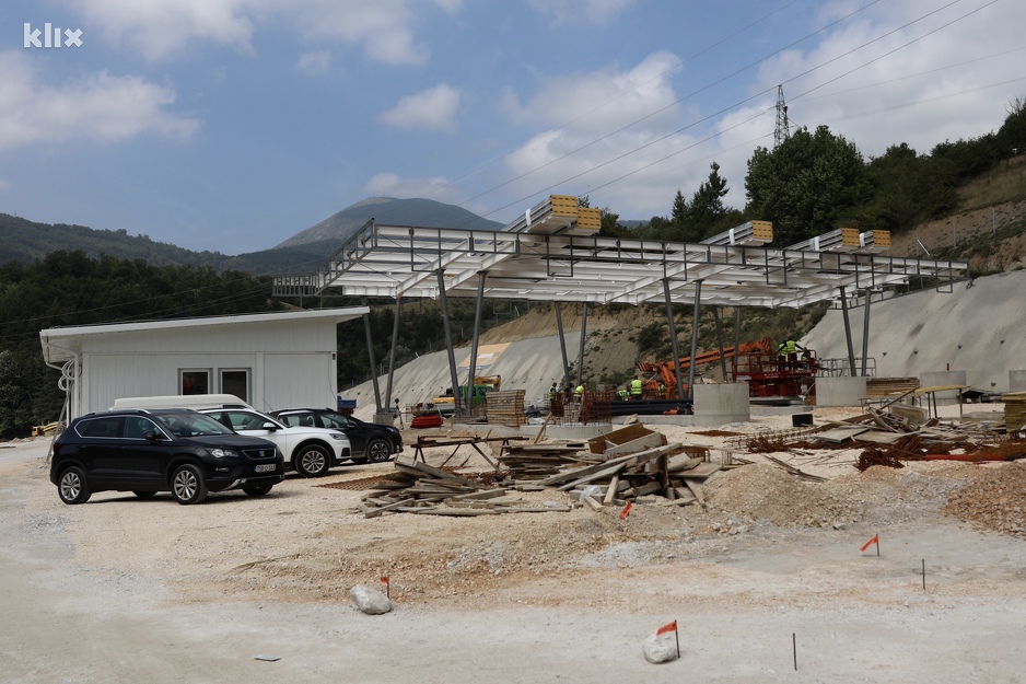 Gradnja naplatne kućice na Bradini nakon izlaska iz tunela Ivan (Foto: I. L./Klix.ba)