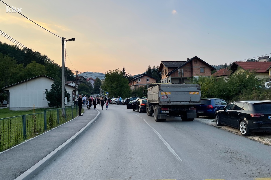 Blokada saobraćajnice u Dobroševićima (Foto: Klix.ba)