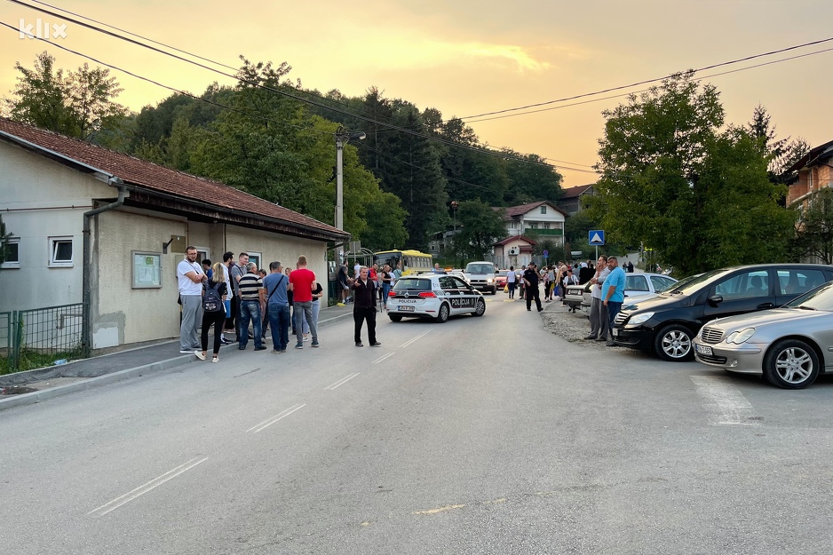 Blokada saobraćajnice u Dobroševićima (Foto: Klix.ba)