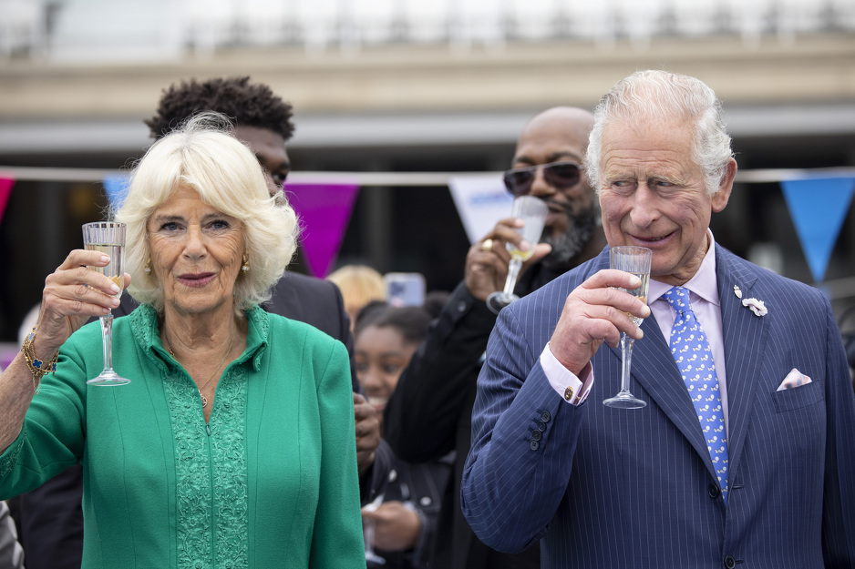 Princ Charles sa suprugom (Foto: EPA-EFE)