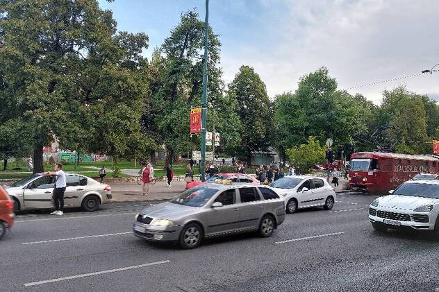 Saobraćajna nesreća ispred zgrade Predsjedništva BiH (Foto: Čitatelj)