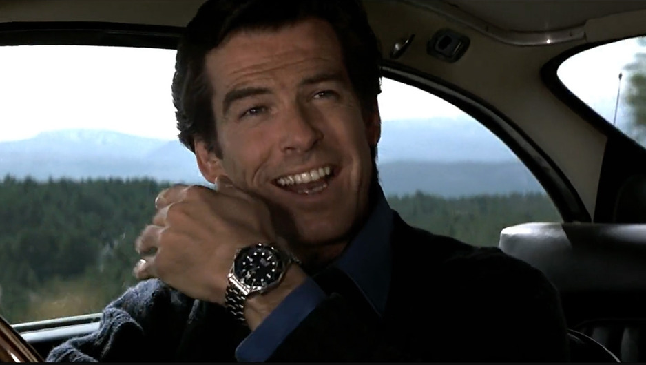 Pierce Brosnan nosio je isti model sata u filmu o Jamesu Bondu (Foto: Twitter)