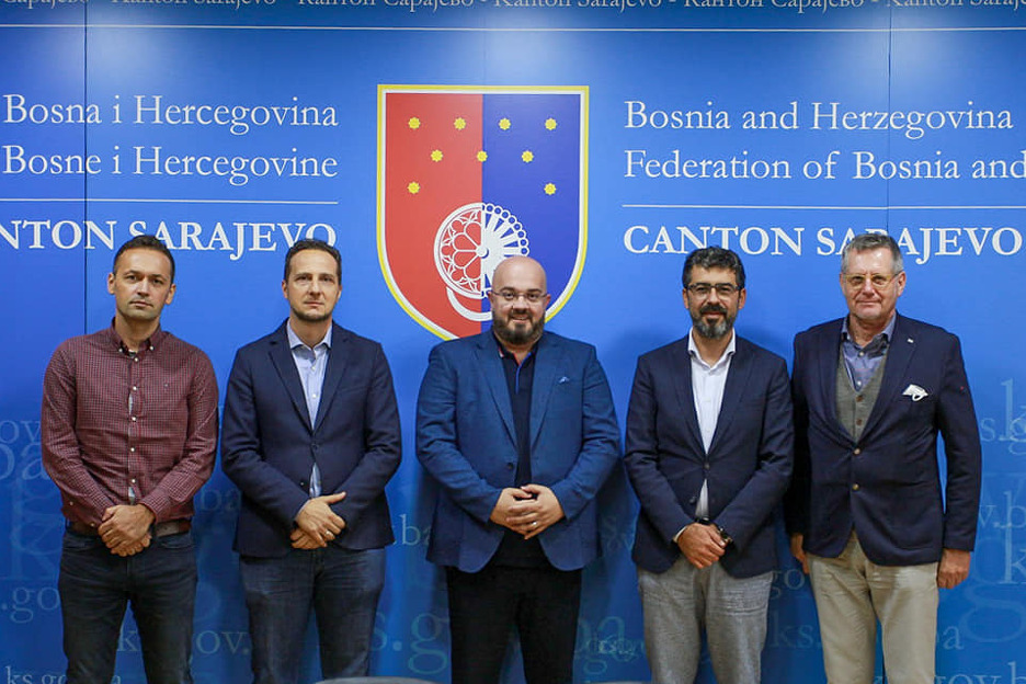 Predstavnici Ministarstva saobraćaja KS sa predstavnicima izvođača radova (Foto: Vlada KS)