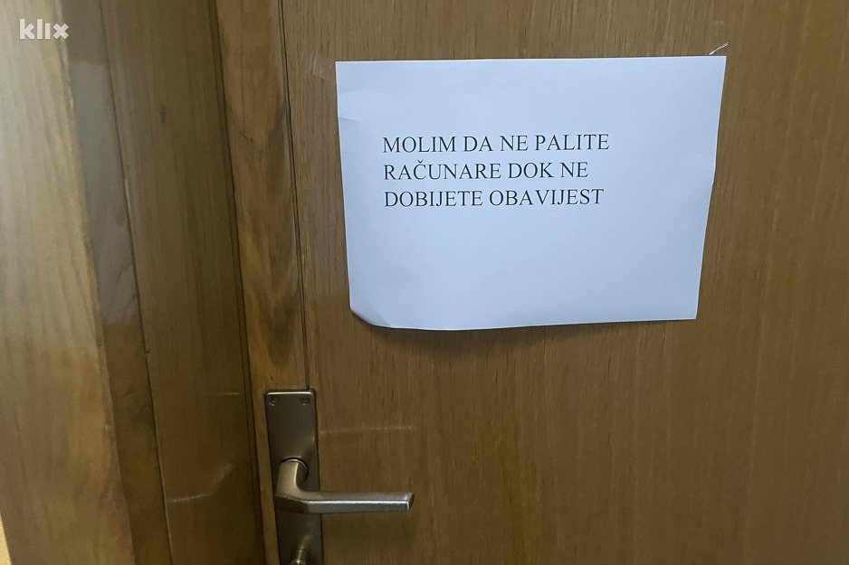 Natpis na vratima kancelarije u državnom parlamentu