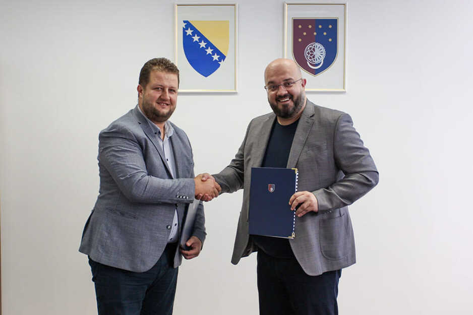 Sa potpisivanja ugovora o studiji izvodljivosti (Foto: Vlada KS)