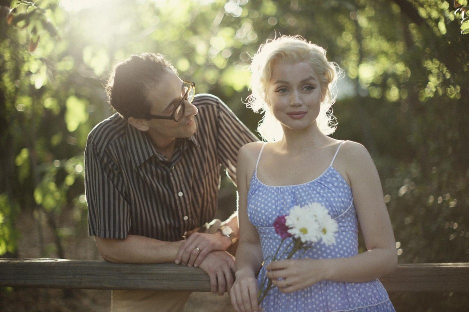 Adrien Brody i Ana de Armas kao Arthur Miller i Marilyn Monroe