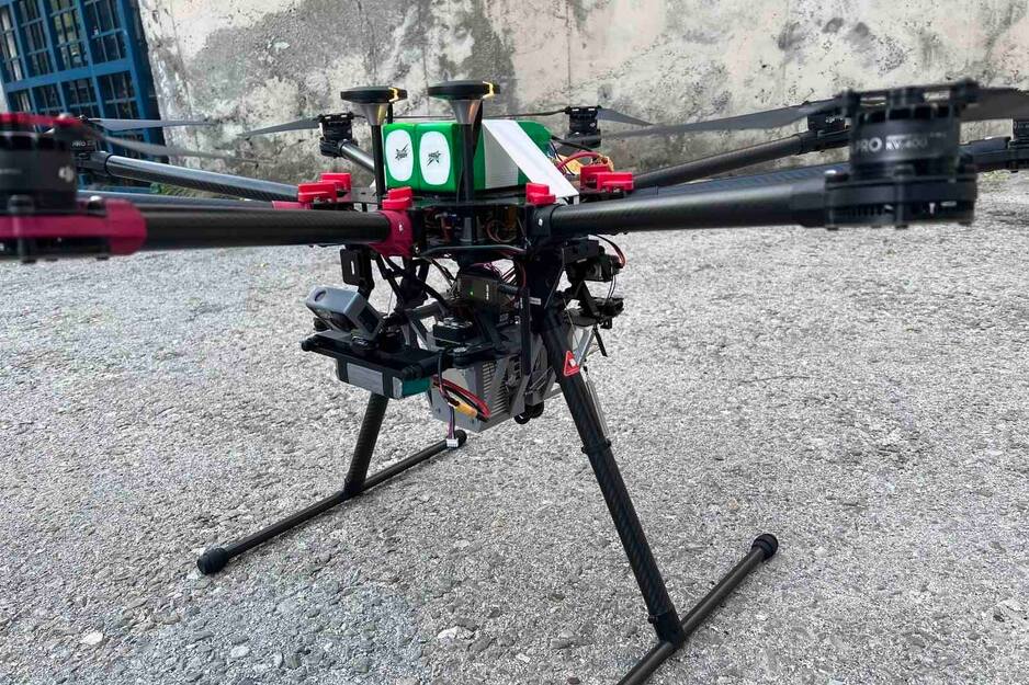 Dron sa više pogona