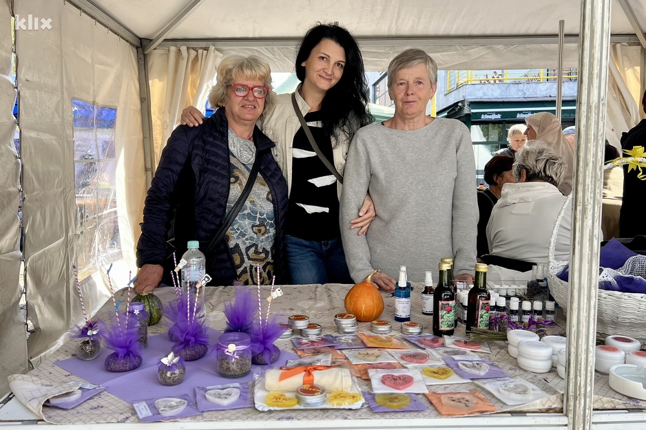 Lejla Omerčević (u sredini) (Foto: A. K./Klix.ba)