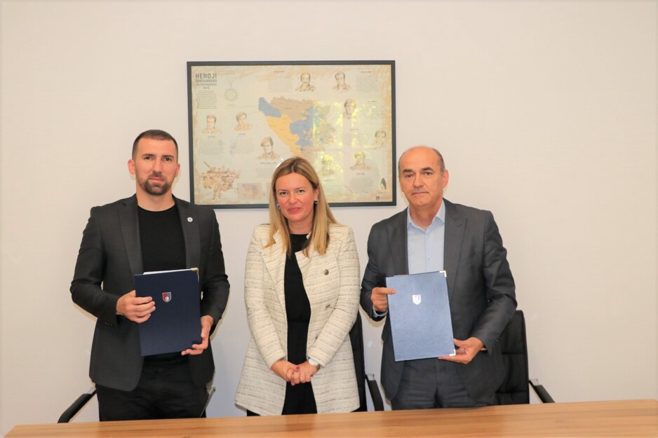 Adnan Delić, Maja Arslanagić-Kalajdžić i Rifat Škrijelj (Foto: Vlada KS)