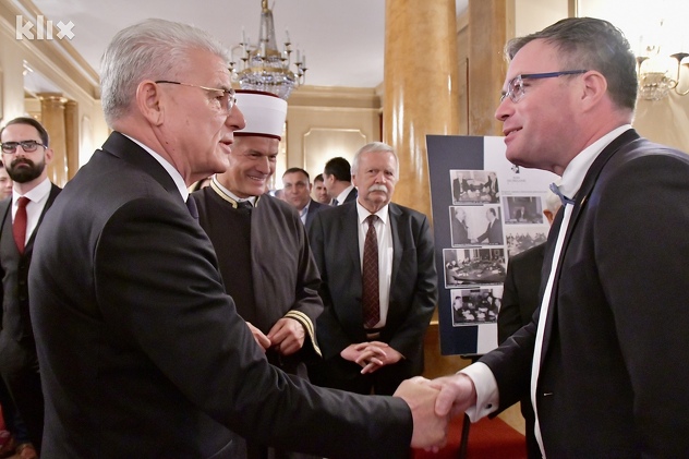 Član Predsjedništva Šefik Džaferović na obilježavanju godišnjice smrti Alije Izetbegovića (Foto: I. Š./Klix.ba)