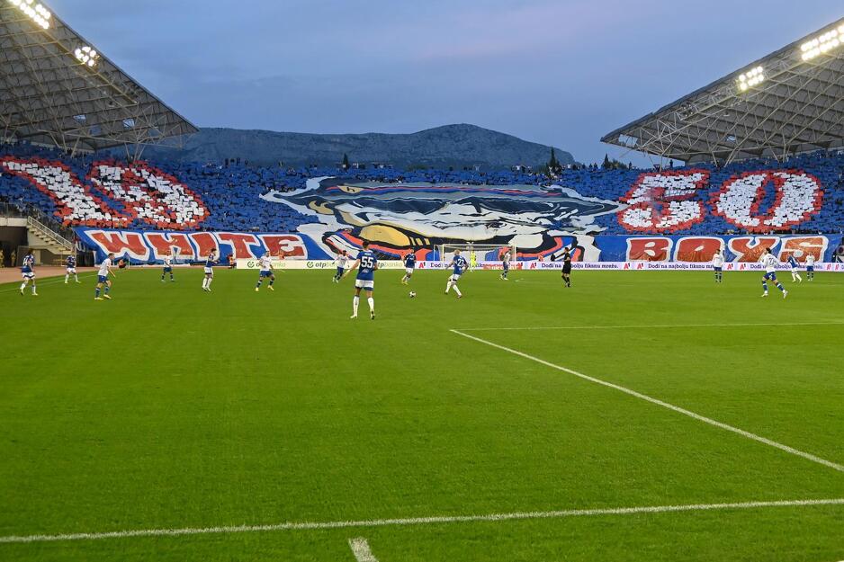 Koreografija navijača Hajduka uoči početka utakmice (Foto: Matko Begović/Pixsell)