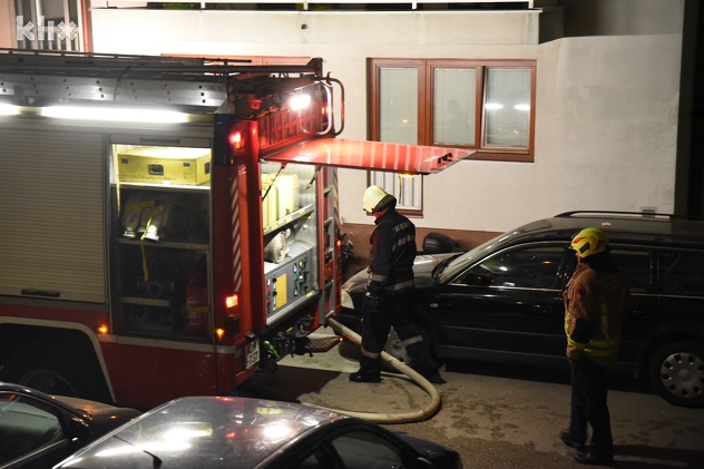 Požar u stambenoj zgradi u sarajevskom naselju Pofalići (Foto: T. S./Klix.ba)