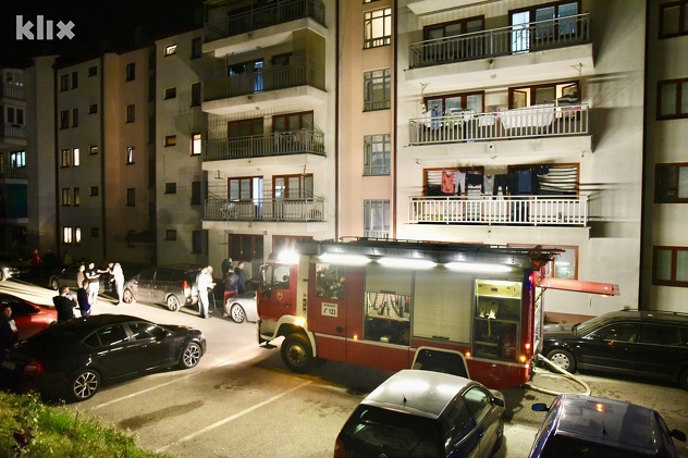 Požar u stambenoj zgradi u sarajevskom naselju Pofalići (Foto: T. S./Klix.ba)