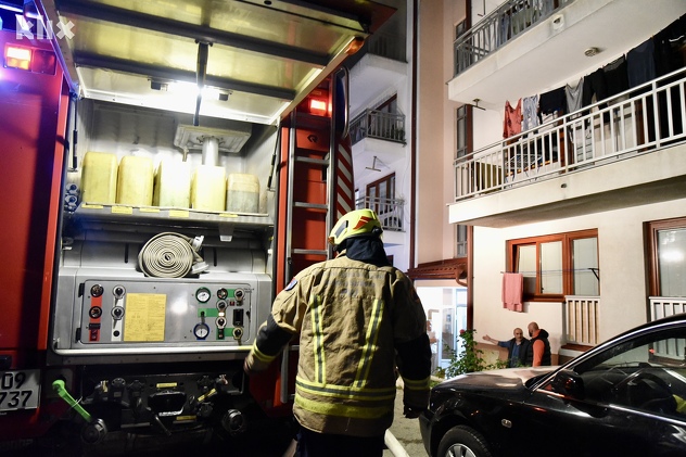 Požar u stambenoj zgradi u sarajevskom naselju Pofalići (Foto: T. S./Klix.ba)