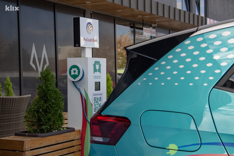 ProCredit bank charger - Bihać (Foto: E. Z./Klix.ba)