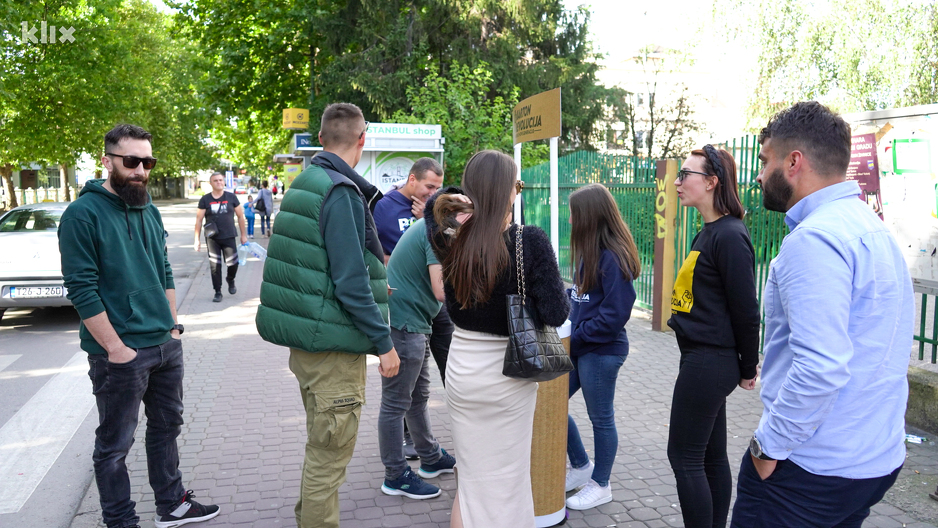 Foto: Karton revolucija