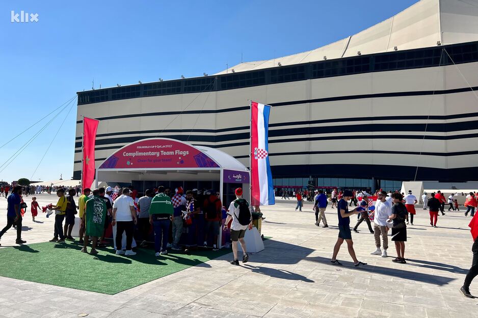 Štand ispred stadiona (Foto: Klix.ba)