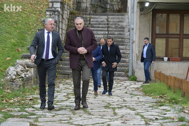 Branislav Borenović i Milan Miličević napuštaju centralub SDP-a BiH u Sarajevu (Foto: I. Š./Klix.ba)