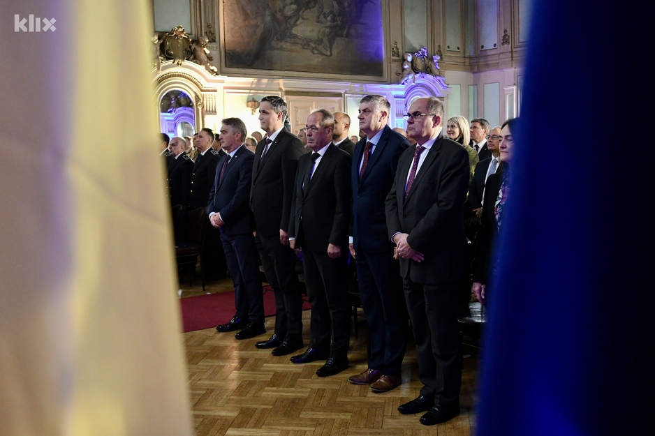 Članovi predsjedništva sa Schmidtom i Podžićem (Foto: D. S./Klix.ba)