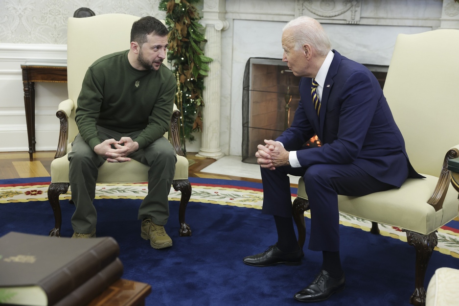Volodimir Zelenski u vojnoj kombinaciji na sastanku s Bidenom (Foto: EPA-EFE)
