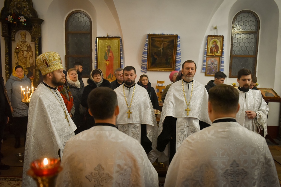 Božićna misa u Mihailivska manastiru u Kijevu (Foto: EPA-EFE)
