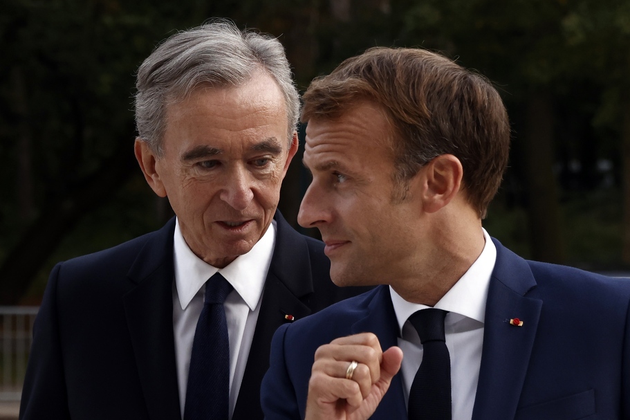Bernard Arnault i Emmanuel Macron (Foto: EPA-EFE)