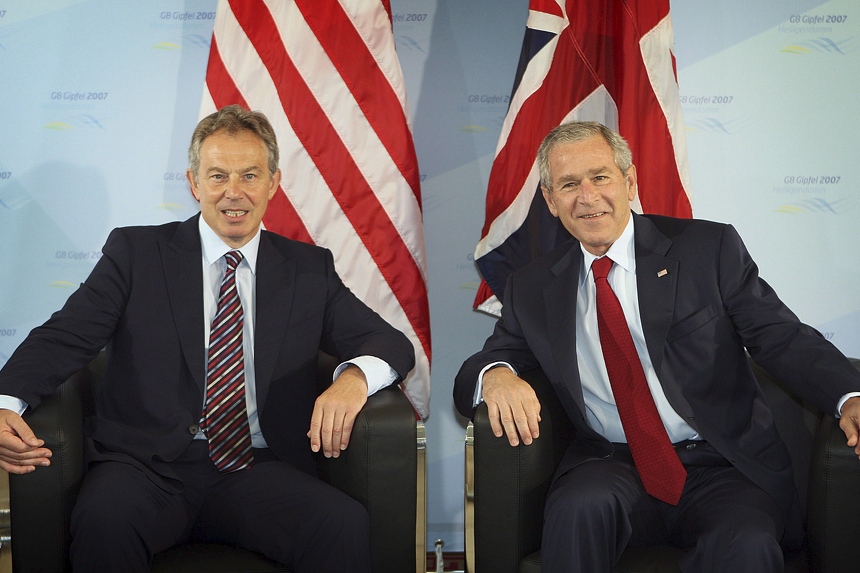 Tony Blair i George Bush mlađi (Foto: EPA-EFE)