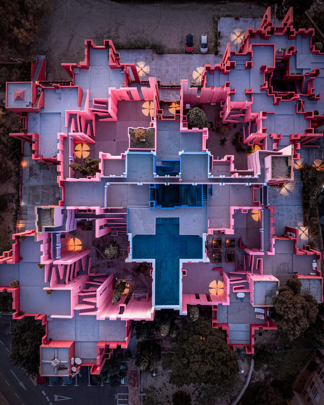 Stambeni kompleks La Muralla Roja nevjerovatno podsjeća na set serije
