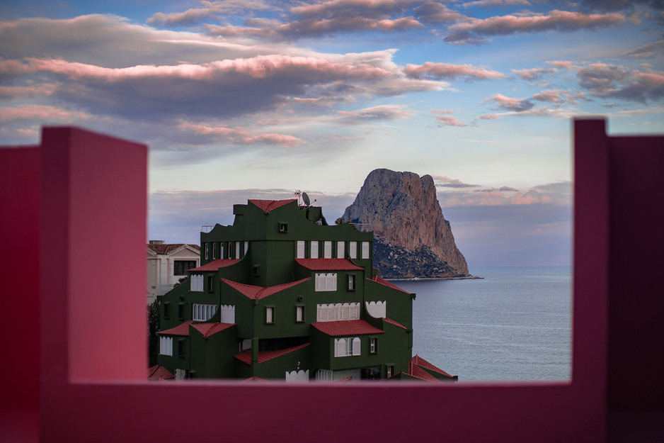 Stambeni kompleks La Muralla Roja nevjerovatno podsjeća na set serije