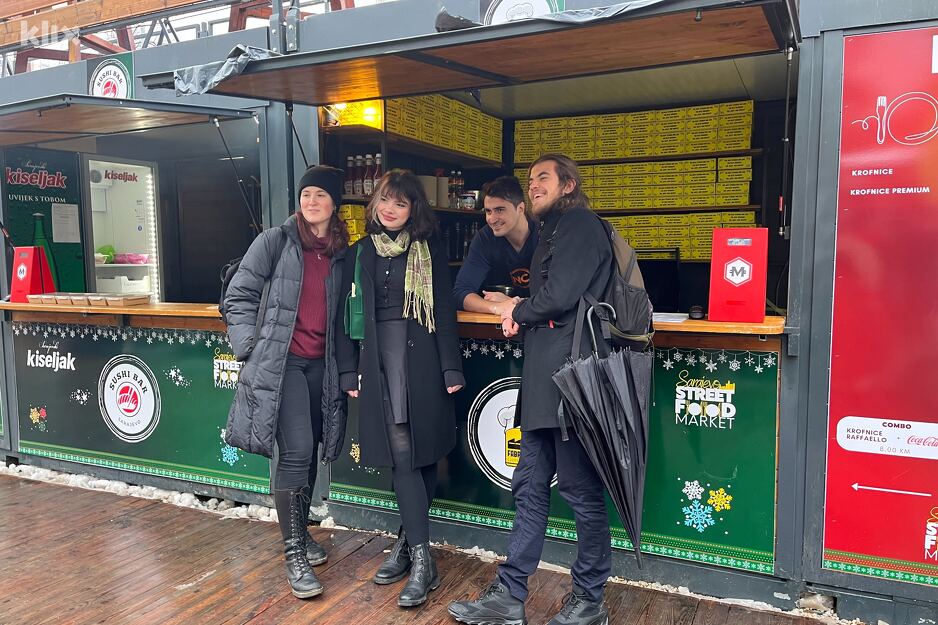 Neki nisu propustili priliku ni da se fotografišu sa omiljenim food blogerom