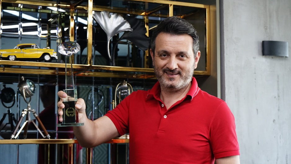 Ozturk sa nagradom za najbolji centar za transplantaciju kose u Turskoj za 2022. godinu