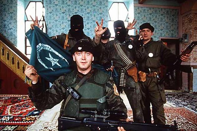 Arkanovci u Krpić džamiji (Bijeljina) 1992. godine