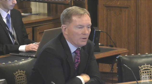 Schmidtu su postavljali pitanja i drugi članovi Komiteta (Screenshot: Britanski parlament)