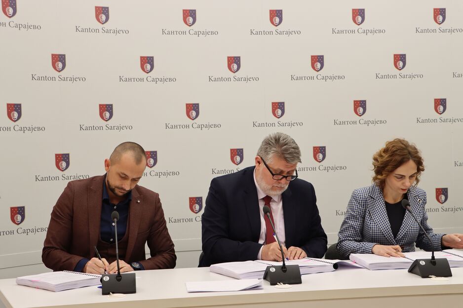 Rusmir Salić, Enver Hadžiahmetović i Maja Bralović Smith (Foto: Vlada KS)