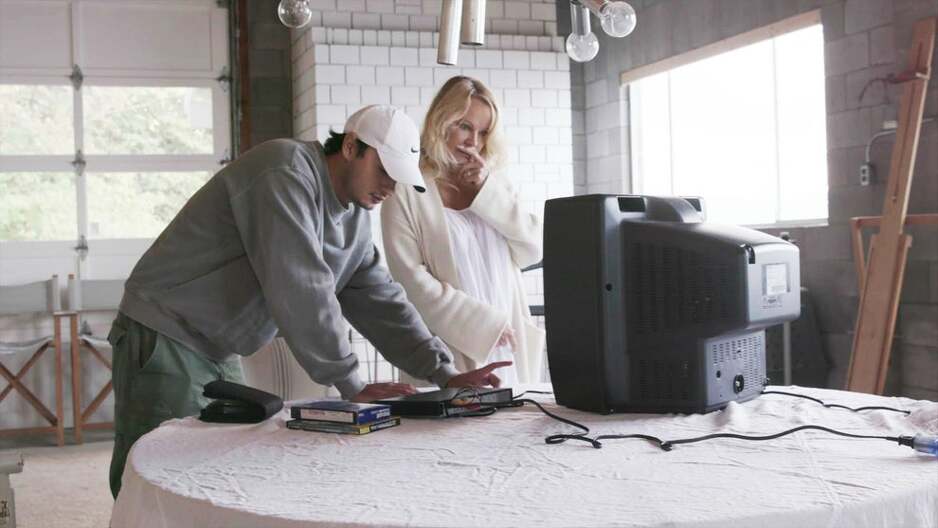 Pamela Anderson sa svojim sinom, insert iz filma