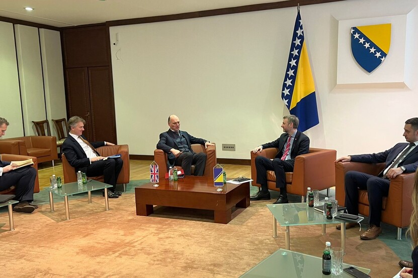 Sastanak britanskog ministra i ambasadora sa Edinom Fortom