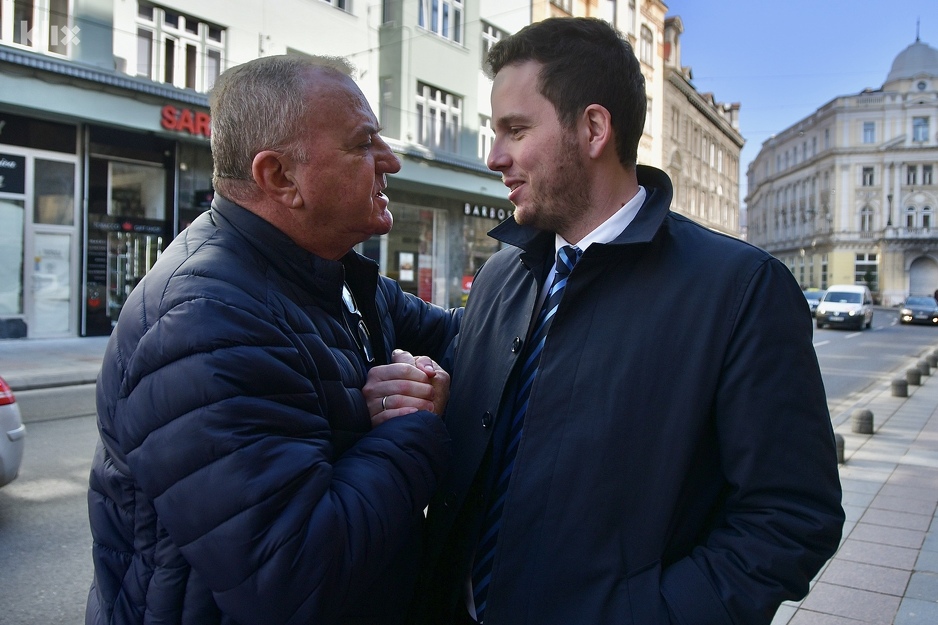 Brojni građani poželjeli su sreću 33-godišnjem Nihadu Uku (Foto: I. Š./Klix.ba)