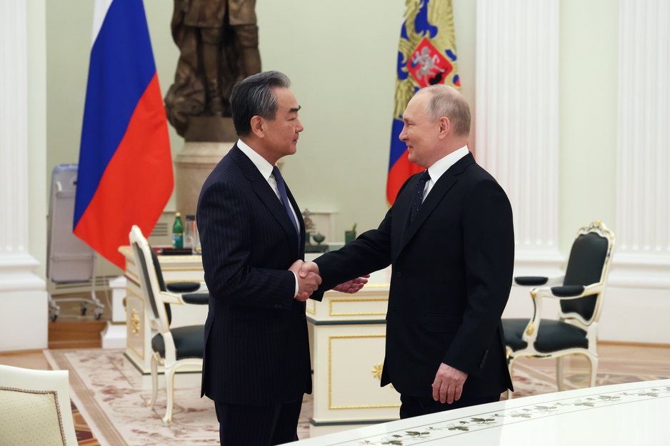Putin na sastanku sa ministrom vanjskih poslova Kine Wang Yi (Foto: EPA-EFE)