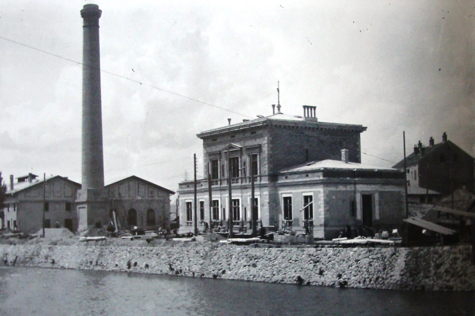 Upravnu zgradu pored centrale je projektovao Karl Paržik