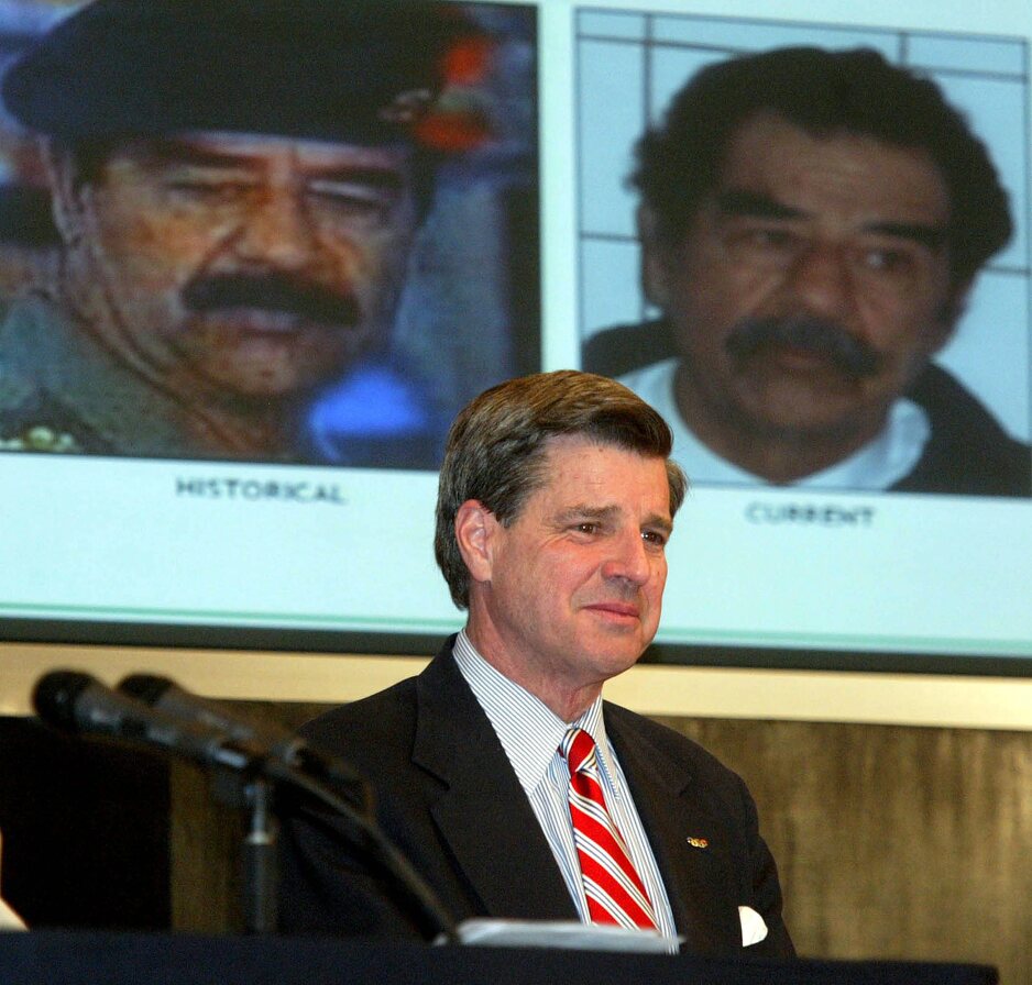 Bremer prilikom objavljivanja da je Saddam Hussein svrgnut s vlasti (Foto: EPA-EFE)