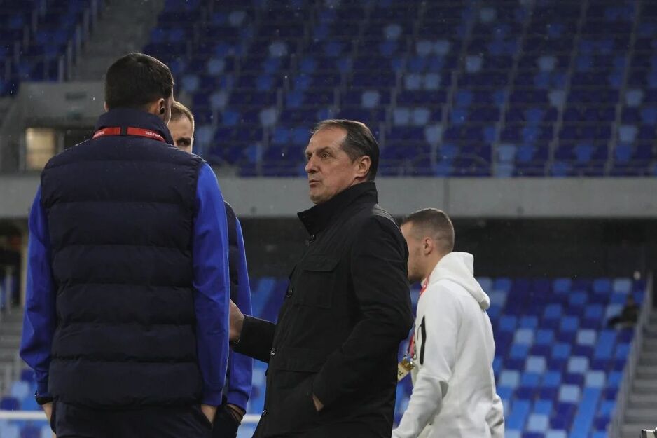 Selektor Hadžibegić na stadionu u Bratislavi (Foto: NS BiH)