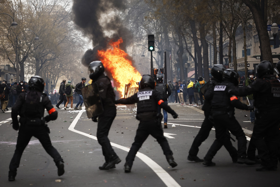 Francusku zahvatili veliki neredi (Foto: EPA-EFE)