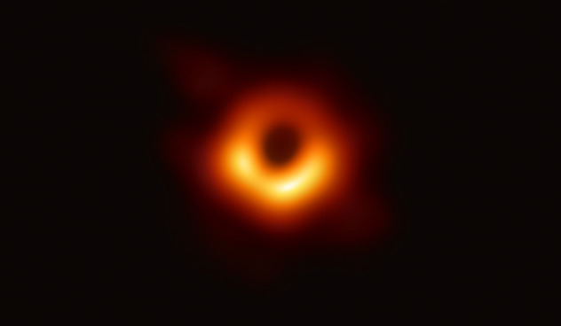 Prva ikad fotografisana crna rupa (Foto: NASA)