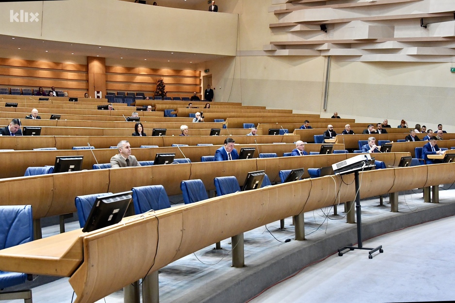 Državni zastupnici govorili su o potrebi da se usvoji sistemsko rješenje (Foto: T. S./Klix.ba)
